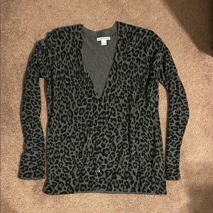 Amazon Essentials Gray Leopard Print V-Neck Button Cardigan